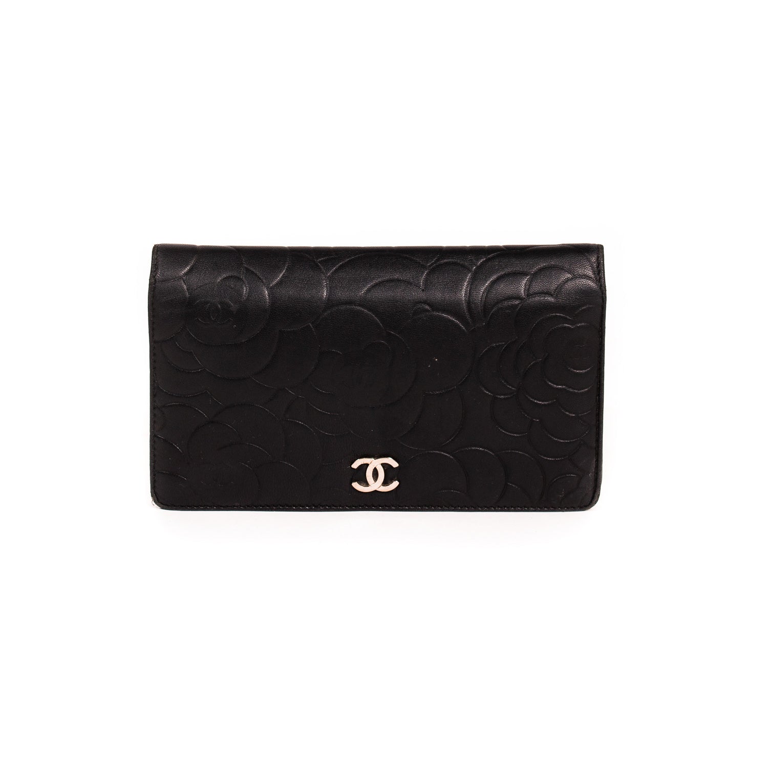 Shop authentic Chanel Camelia Bifold Wallet at revogue for just